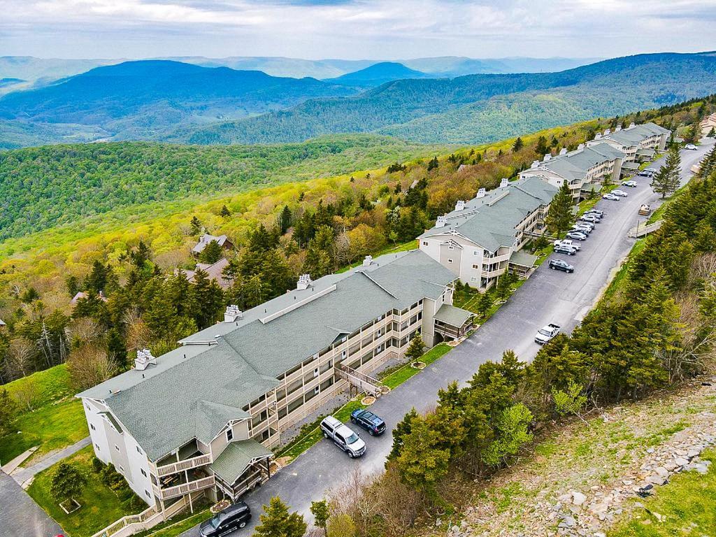 Remodeled Summit Condo At Snowshoe - Modern & Cozy Экстерьер фото