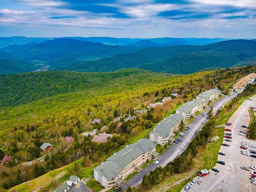 Remodeled Summit Condo At Snowshoe - Modern & Cozy Экстерьер фото